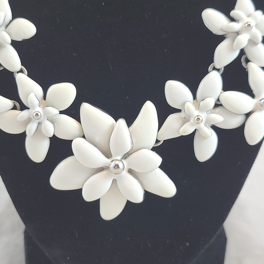Talbots Necklace - Picture 2 of 4